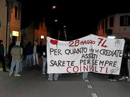 Strage, Milani a Casa Pound innesca la protesta antifascista